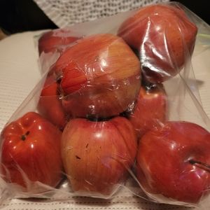 ApplesFake red delicious